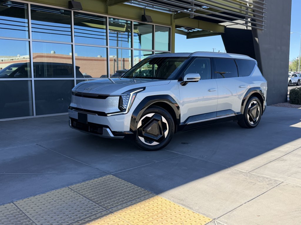 Used 2024 Kia EV9 Land AWD/4WD image 1