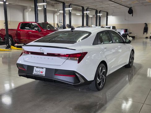 Certified 2025 Hyundai Elantra Sport FWD image 7