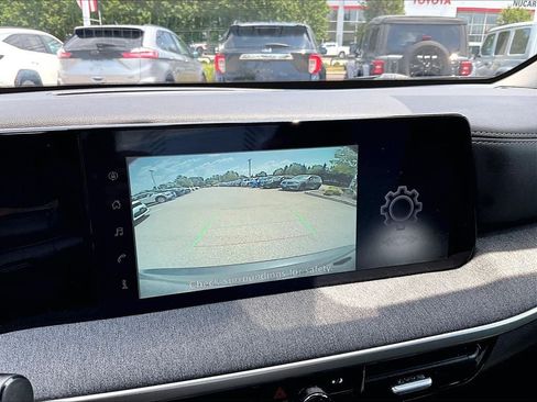 Used 2025 Nissan Kicks SV AWD/4WD image 19