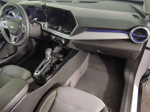 Certified 2025 Chevrolet Trax LT w/ Driver Confidence Package image 26