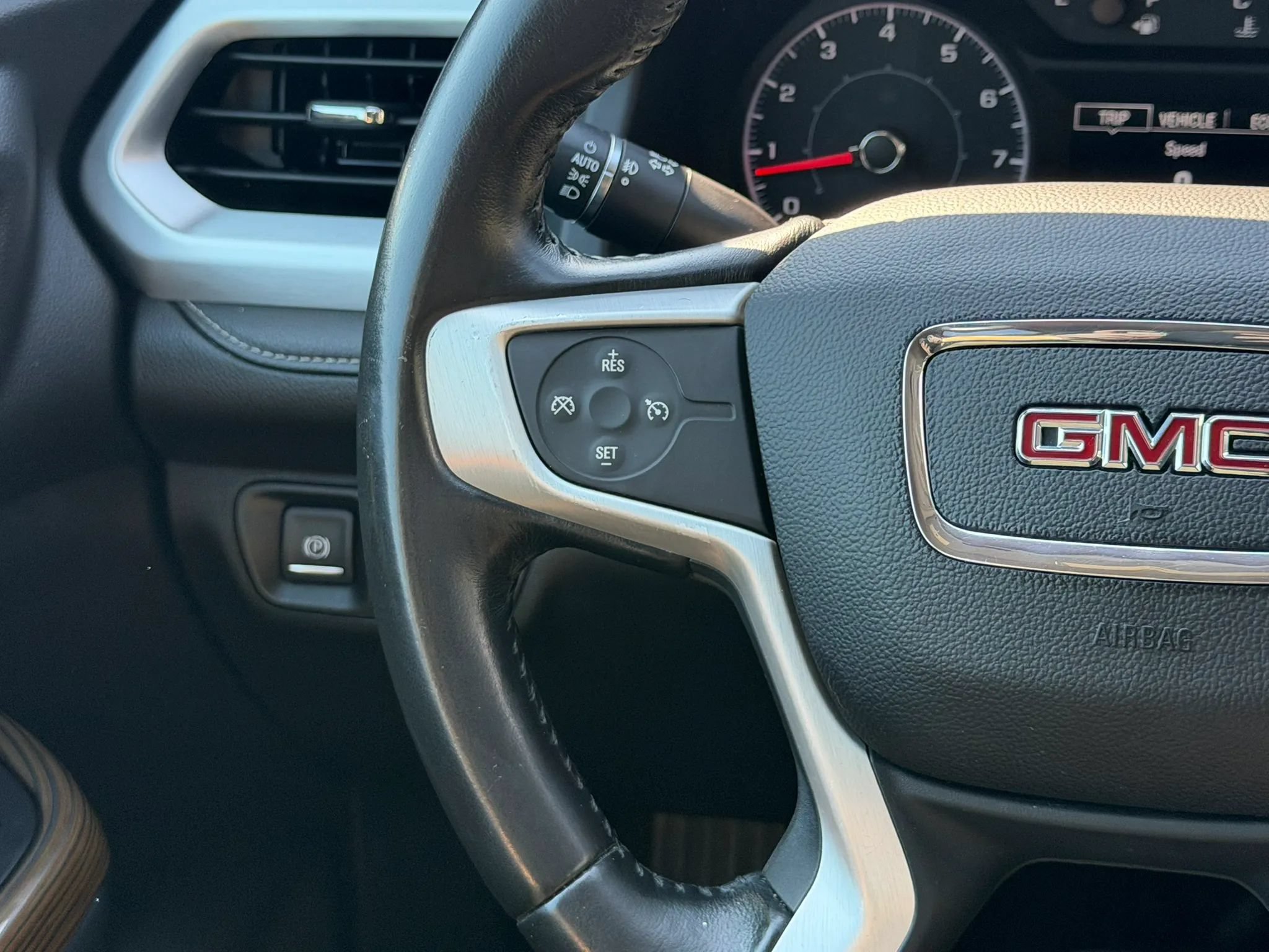 Used 2019 GMC Acadia SLE FWD image 44