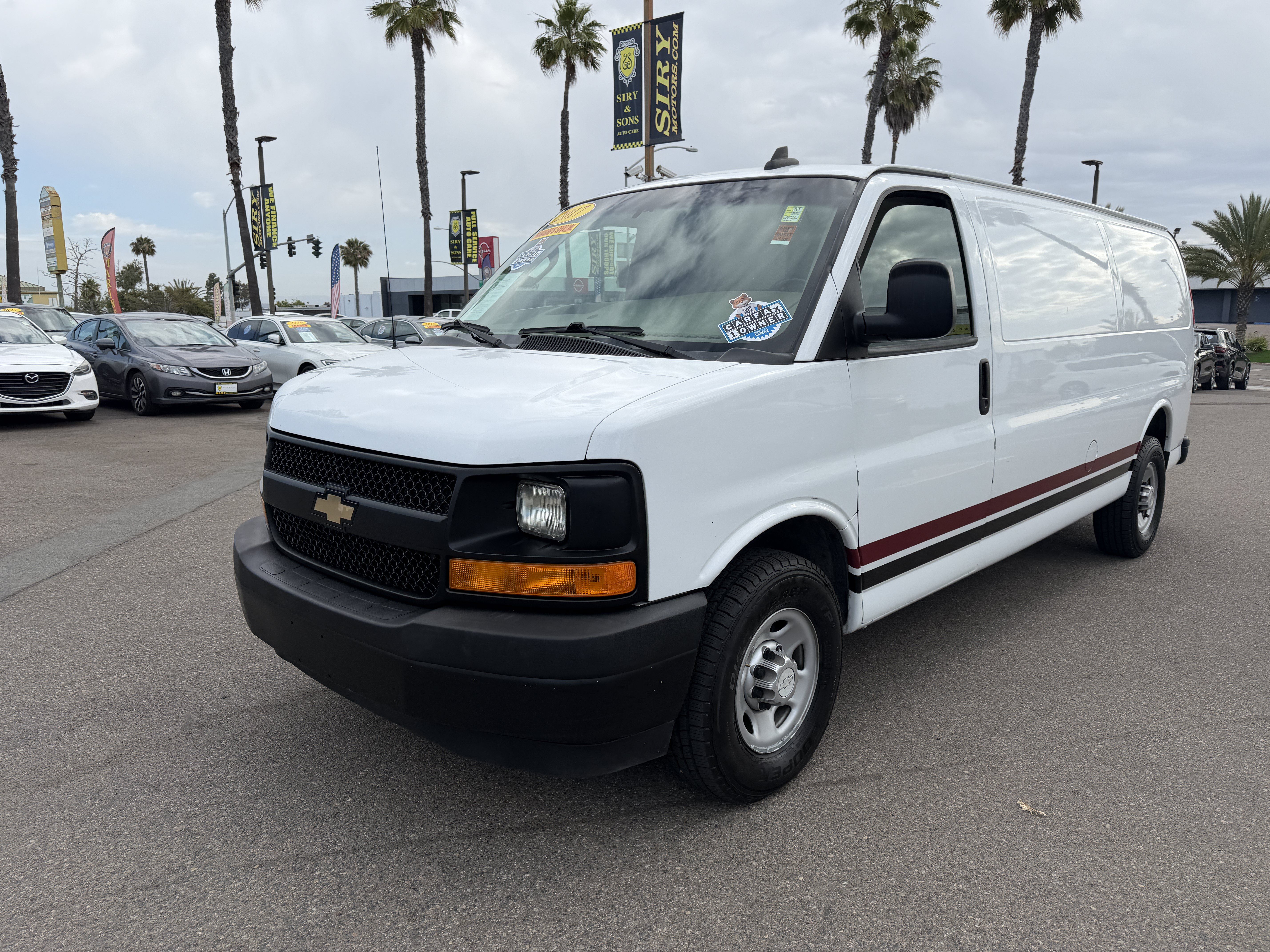 Used 2017 Chevrolet Express 3500 Extended RWD image 7