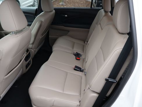 Used 2019 Honda Pilot Touring image 32