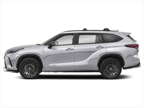 Used 2025 Toyota Highlander XSE AWD/4WD image 3