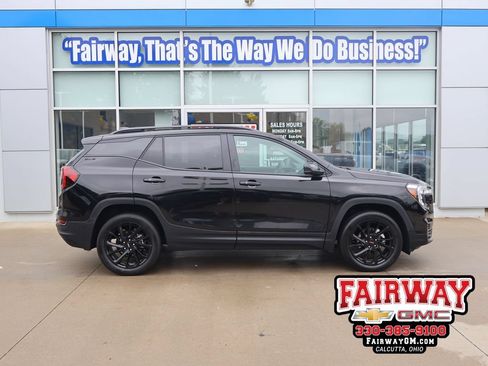 Used 2024 GMC Terrain SLE w/ Driver Convenience Package AWD/4WD image 1