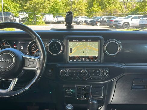 Used 2019 Jeep Wrangler Unlimited Sahara AWD/4WD image 27