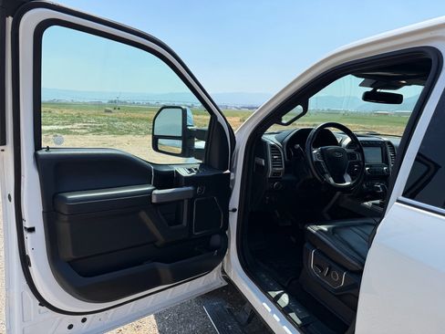 Used 2018 Ford F150 Platinum w/ Equipment Group 701A Luxury AWD/4WD image 15