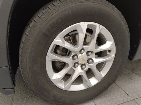 Used 2021 Chevrolet Traverse LT FWD image 31