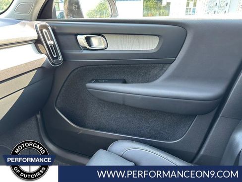 Used 2025 Volvo XC40 B5 Plus image 18
