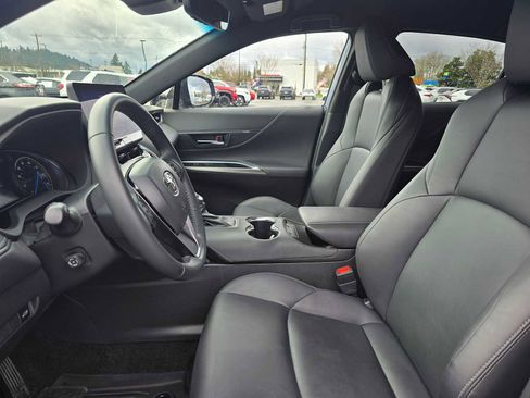 Used 2023 Toyota Venza XLE image 21