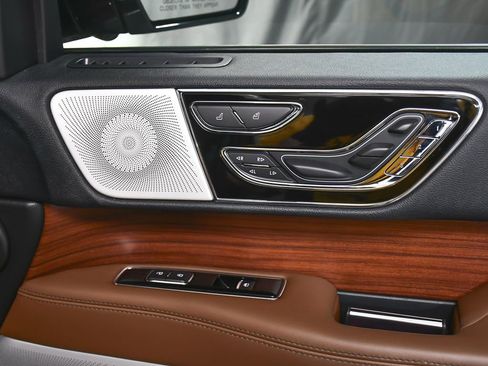 Used 2023 Lincoln Navigator Reserve image 17