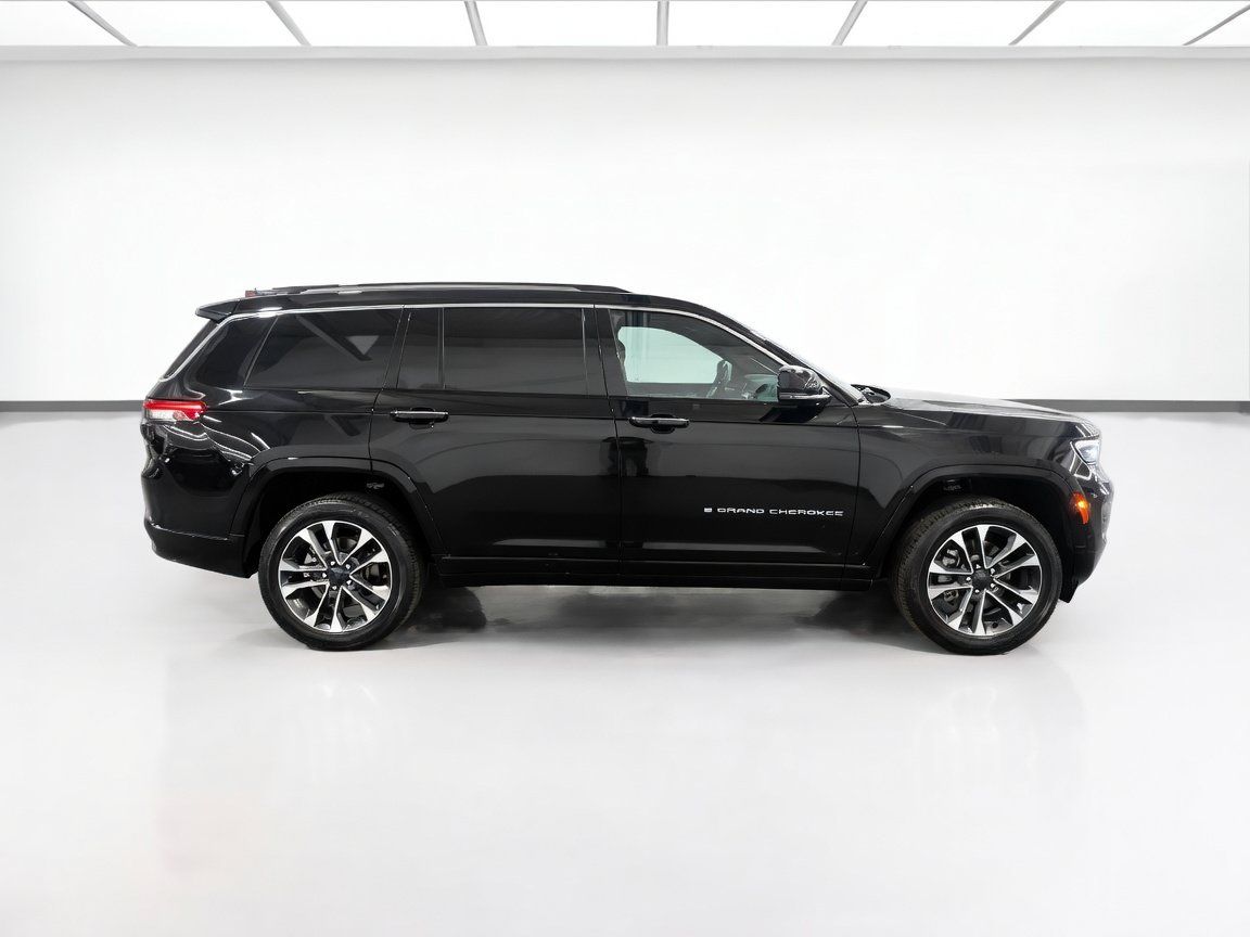 Used 2023 Jeep Grand Cherokee L Overland AWD/4WD image 26