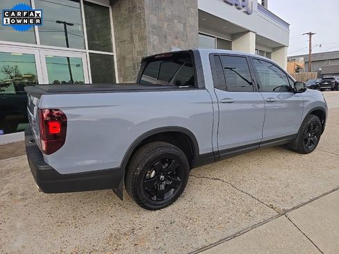Used 2025 Honda Ridgeline Black Edition image 2