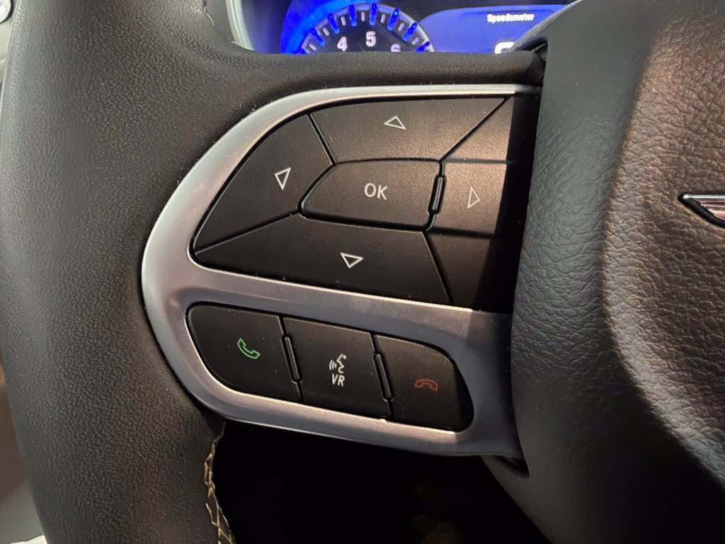 Used 2024 Chrysler Pacifica Touring-L FWD image 19