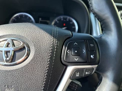 Used 2017 Toyota Highlander Limited Platinum image 13