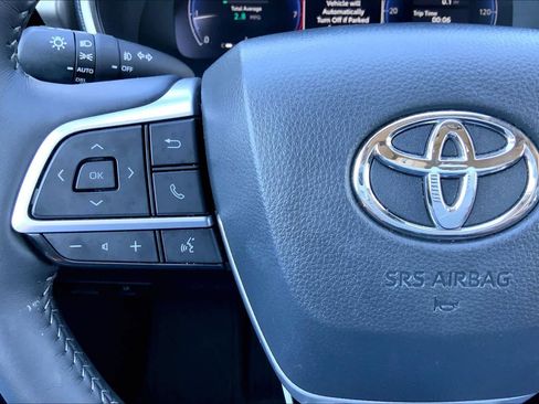 Used 2025 Toyota Highlander Limited AWD/4WD image 24