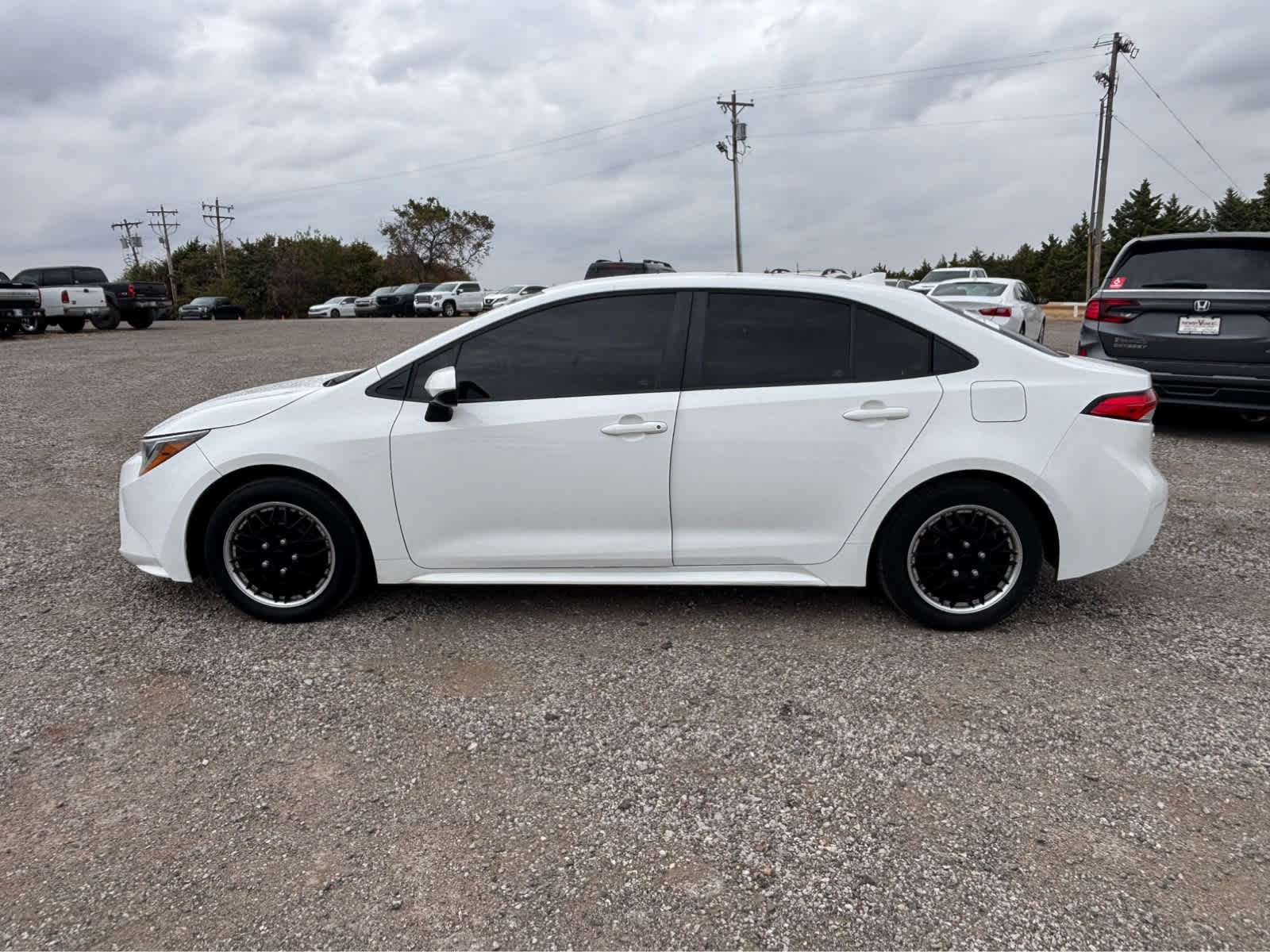 Used 2021 Toyota Corolla LE FWD image 3