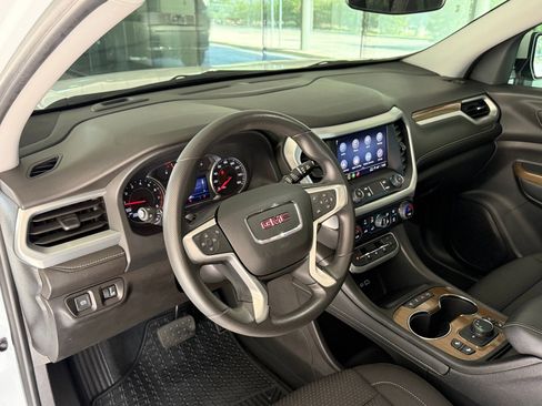 Used 2022 GMC Acadia SLE w/ Driver Convenience Package image 4