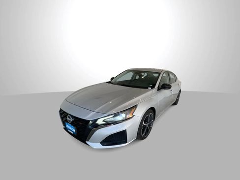 Used 2023 Nissan Altima 2.5 SR image 4