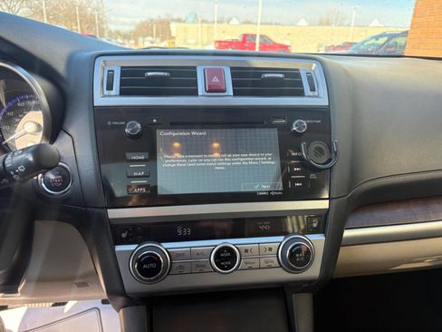Used 2016 Subaru Outback 2.5i Limited image 11
