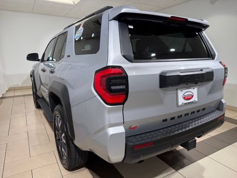 Certified 2025 Toyota 4Runner SR5 AWD/4WD image 3