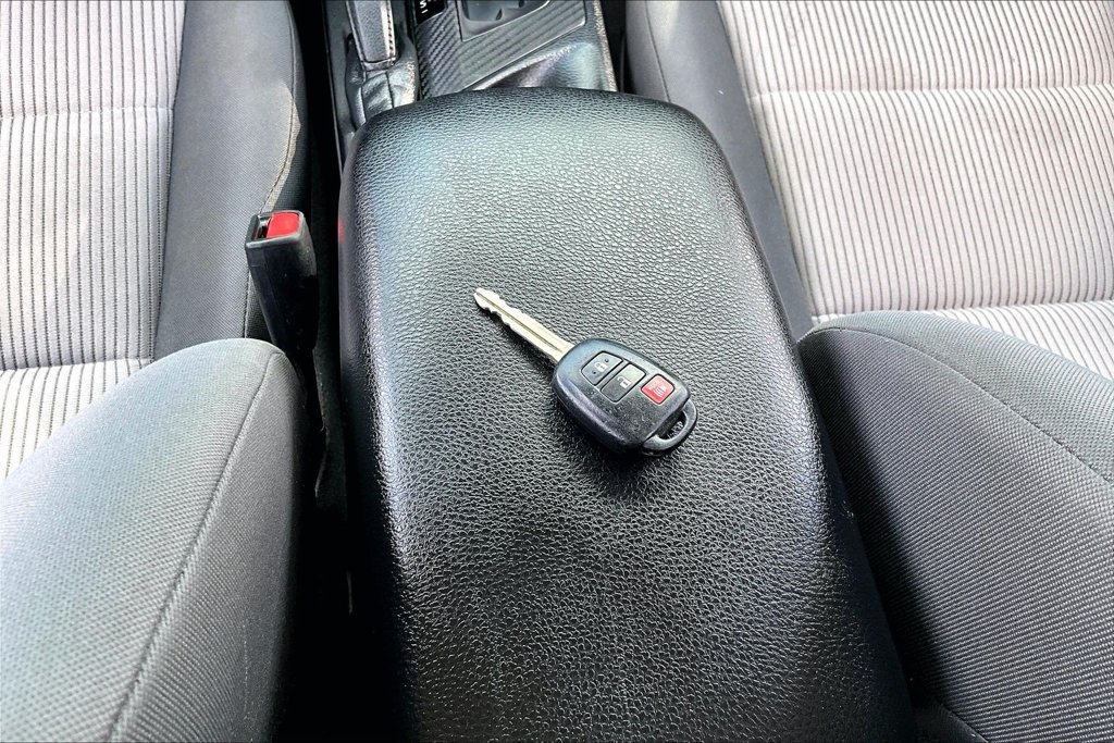 Used 2013 Toyota RAV4 LE FWD image 14