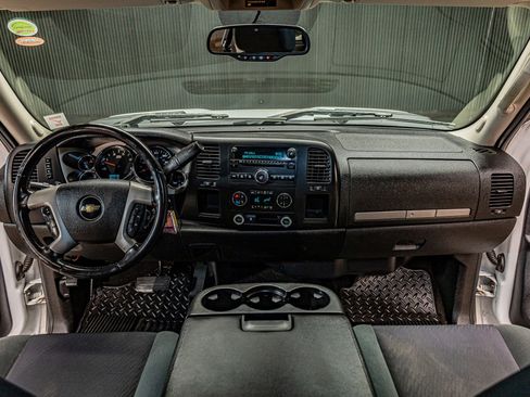 Used 2009 Chevrolet Silverado 2500 LT w/ Interior Plus Package RWD image 15