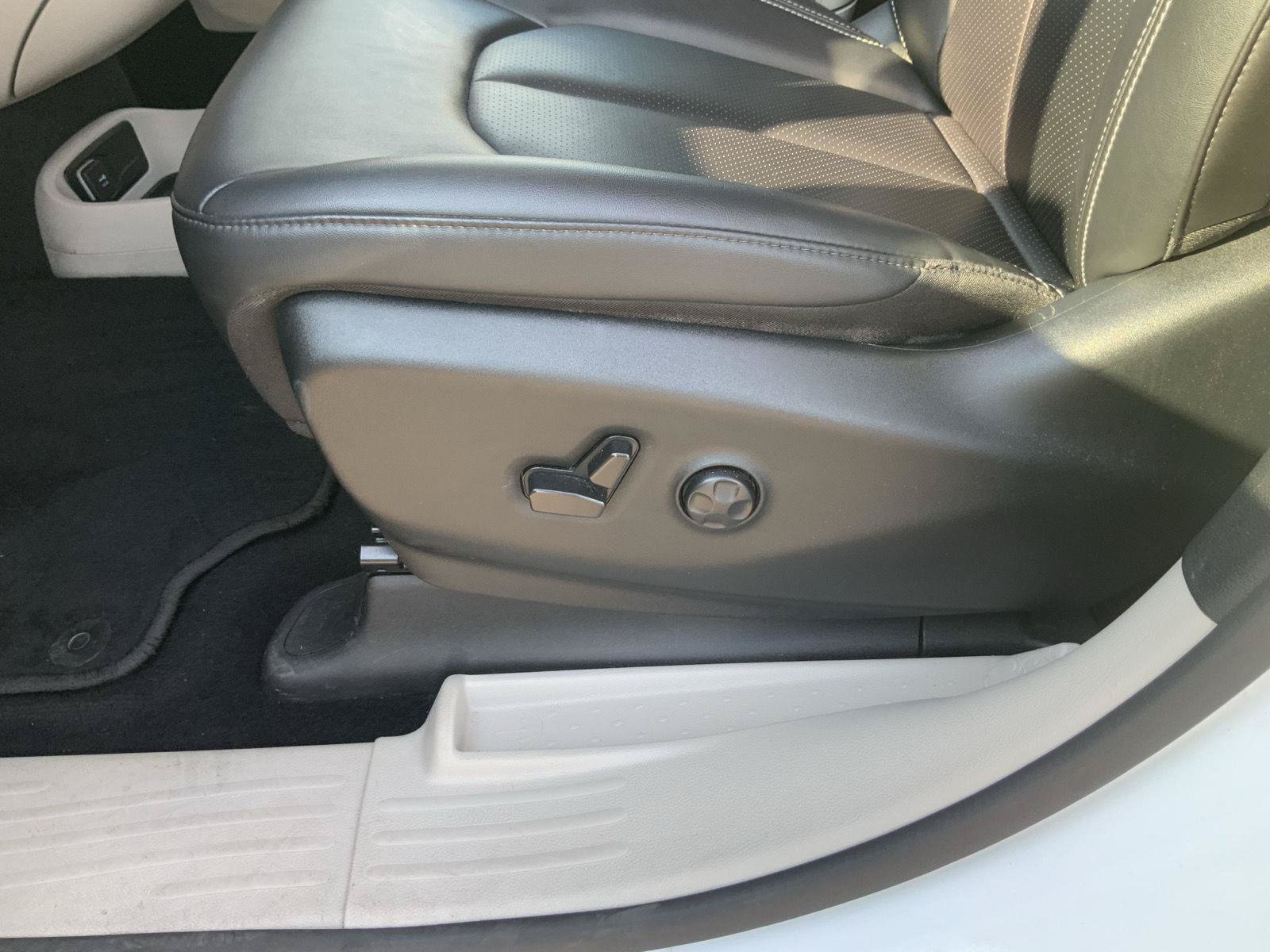 Used 2024 Chrysler Pacifica Touring-L FWD image 20