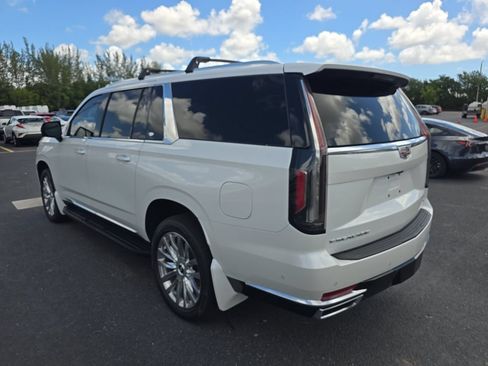 Used 2023 Cadillac Escalade ESV Premium Luxury AWD/4WD image 6
