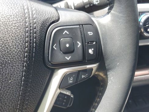 Used 2017 Toyota Highlander XLE image 23