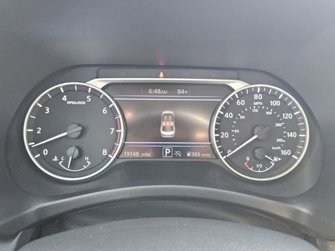 Used 2025 Nissan Sentra SR w/ SR Premium Package FWD image 14