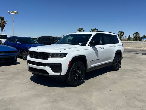 New 2026 Jeep Grand Cherokee L Limited w/ Limited Altitude Package AWD/4WD image 2