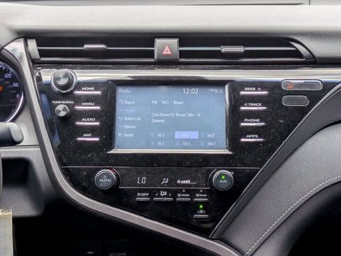 Used 2019 Toyota Camry SE FWD image 16