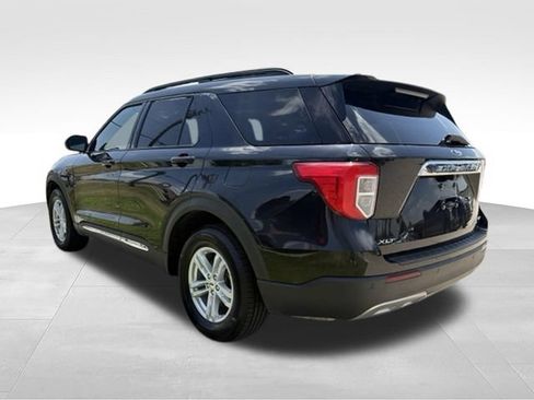 Used 2022 Ford Explorer XLT AWD/4WD image 2