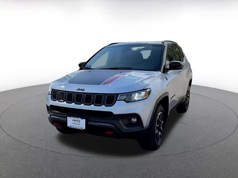 Used 2025 Jeep Compass Trailhawk AWD/4WD image 7