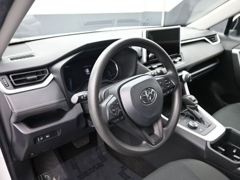 Used 2024 Toyota RAV4 LE image 9