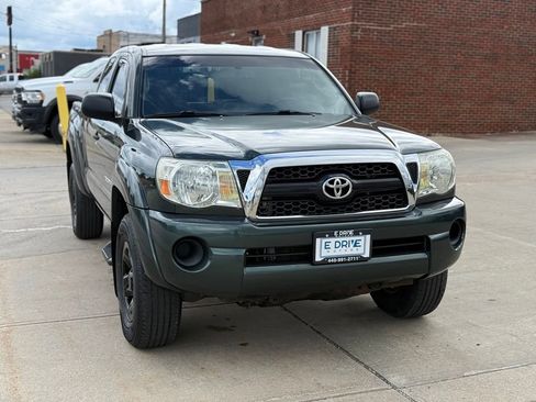 Used 2011 Toyota Tacoma 4x4 Access Cab w/ SR5 Pkg #2 image 3