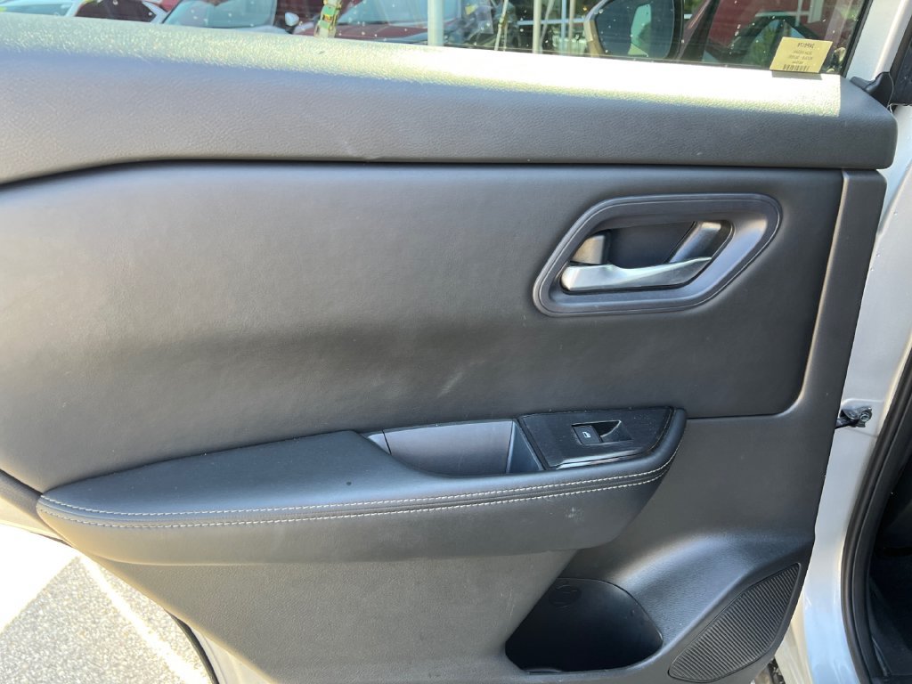 Used 2024 Nissan Rogue SV FWD image 37
