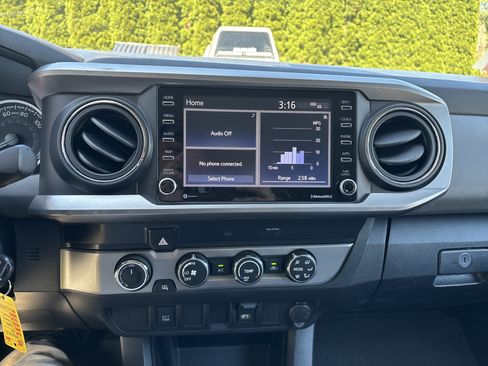 Used 2022 Toyota Tacoma SR5 w/ SR5 Appearance Package (SM) AWD/4WD image 24