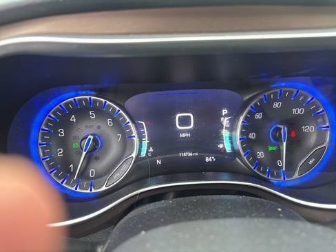 Used 2017 Chrysler Pacifica Touring-L Plus w/ Tire & Wheel Group FWD image 5