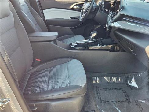 Used 2025 Chevrolet Trax LT w/ LT Convenience Package image 20