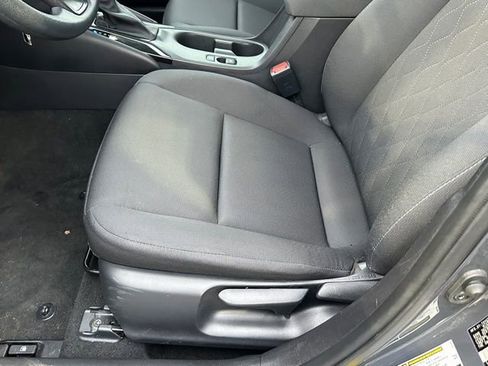 Used 2025 Toyota Corolla LE image 24