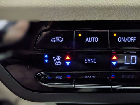 Used 2023 Buick Envision Avenir image 17