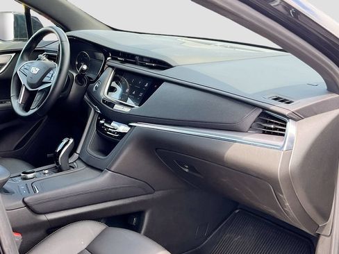 Used 2025 Cadillac XT5 Luxury w/ LPO, Floor Liner Package FWD image 29