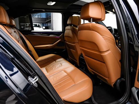 Used 2019 BMW 540i xDrive w/ M Sport Package image 39