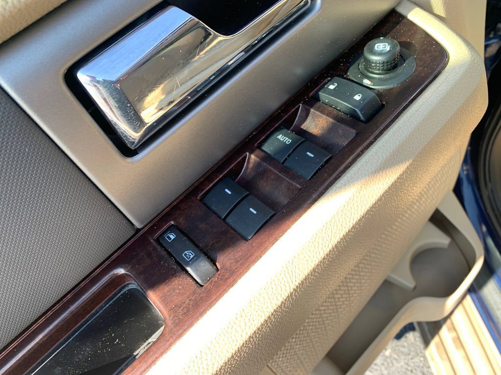 Used 2012 Ford Expedition XLT AWD/4WD image 18
