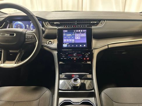 Used 2024 Jeep Grand Cherokee Laredo w/ Luxury Tech Group I AWD/4WD image 13