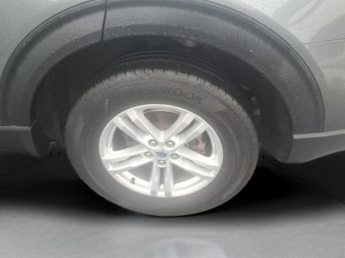 Certified 2022 Ford Explorer XLT w/ Equipment Group 202A image 8