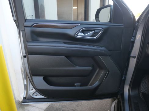 Used 2022 GMC Yukon XL SLE image 18