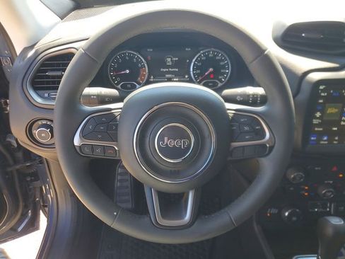 Used 2022 Jeep Renegade Latitude image 19